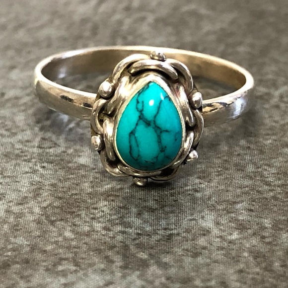 Vintage Jewelry - Sterling Silver 925 Ring Size 7 Turquoise Stone